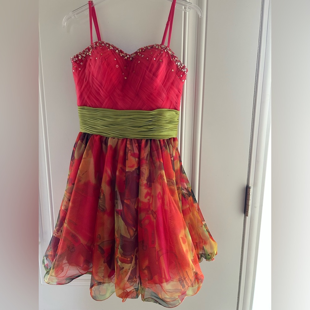 Dave & Johnny Elegant Women’s Formal Dress with Beaded Bodice in Size 2
